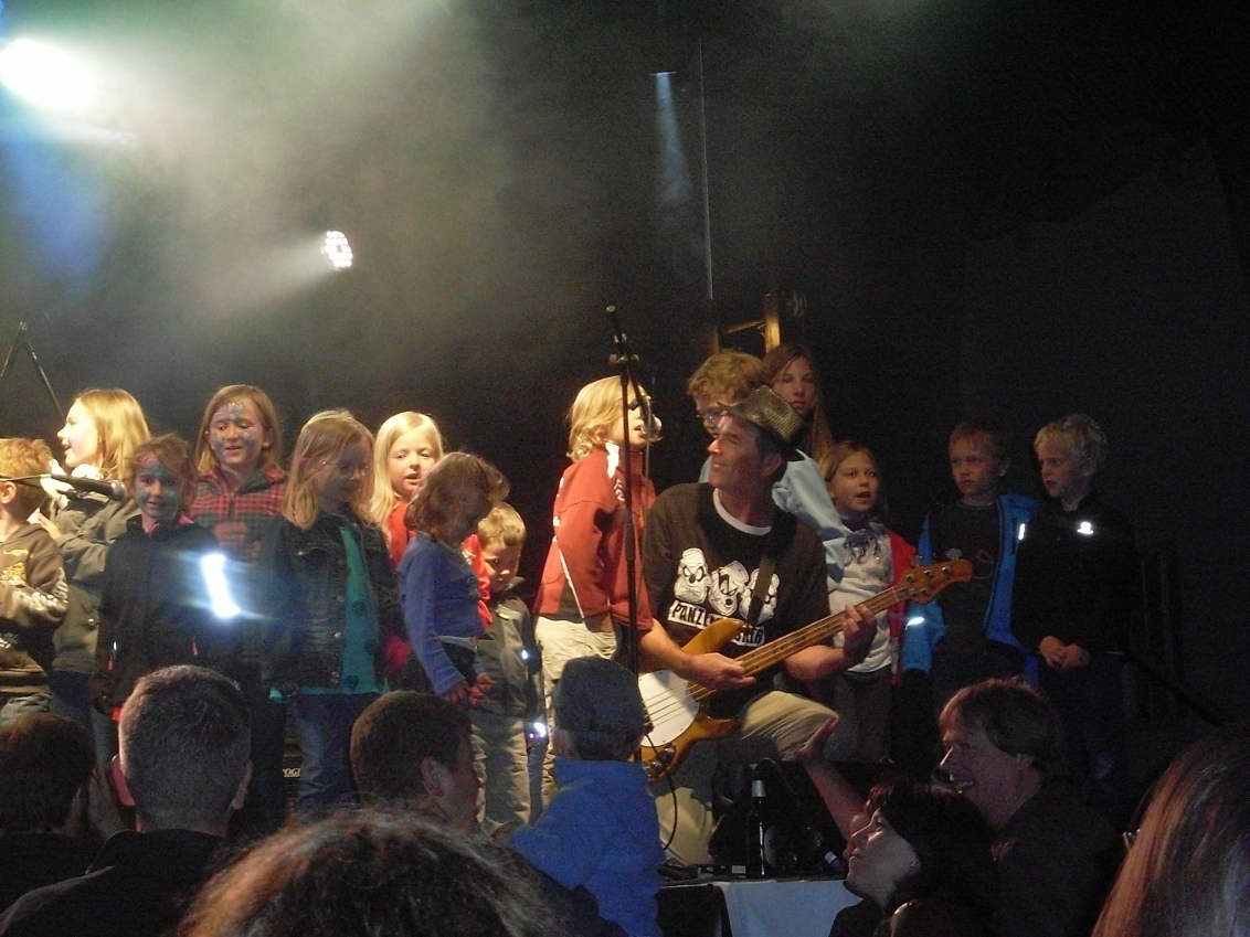 Super Performance mit Kinder auf der Bühne 2011