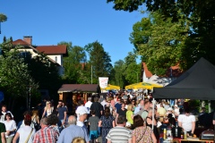 die Festivalmeile füllt sich schon zu Beginn des Festes